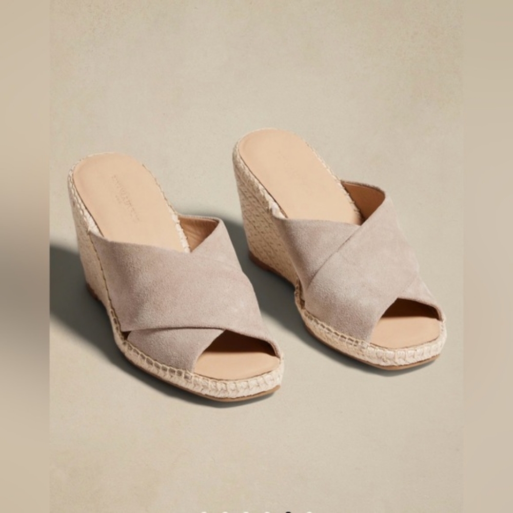 Banana Republic Size 8 Espadrille Wedge Suede Sandals Sand Color